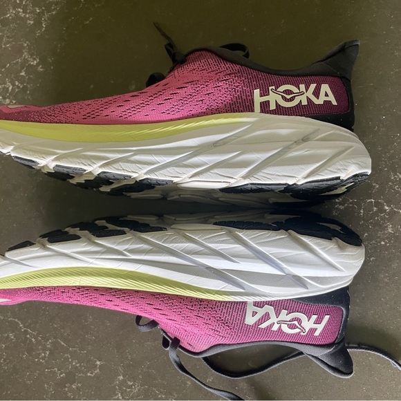 Hoka Women's Clifton 8 Shoes - Picture 7 of 9
